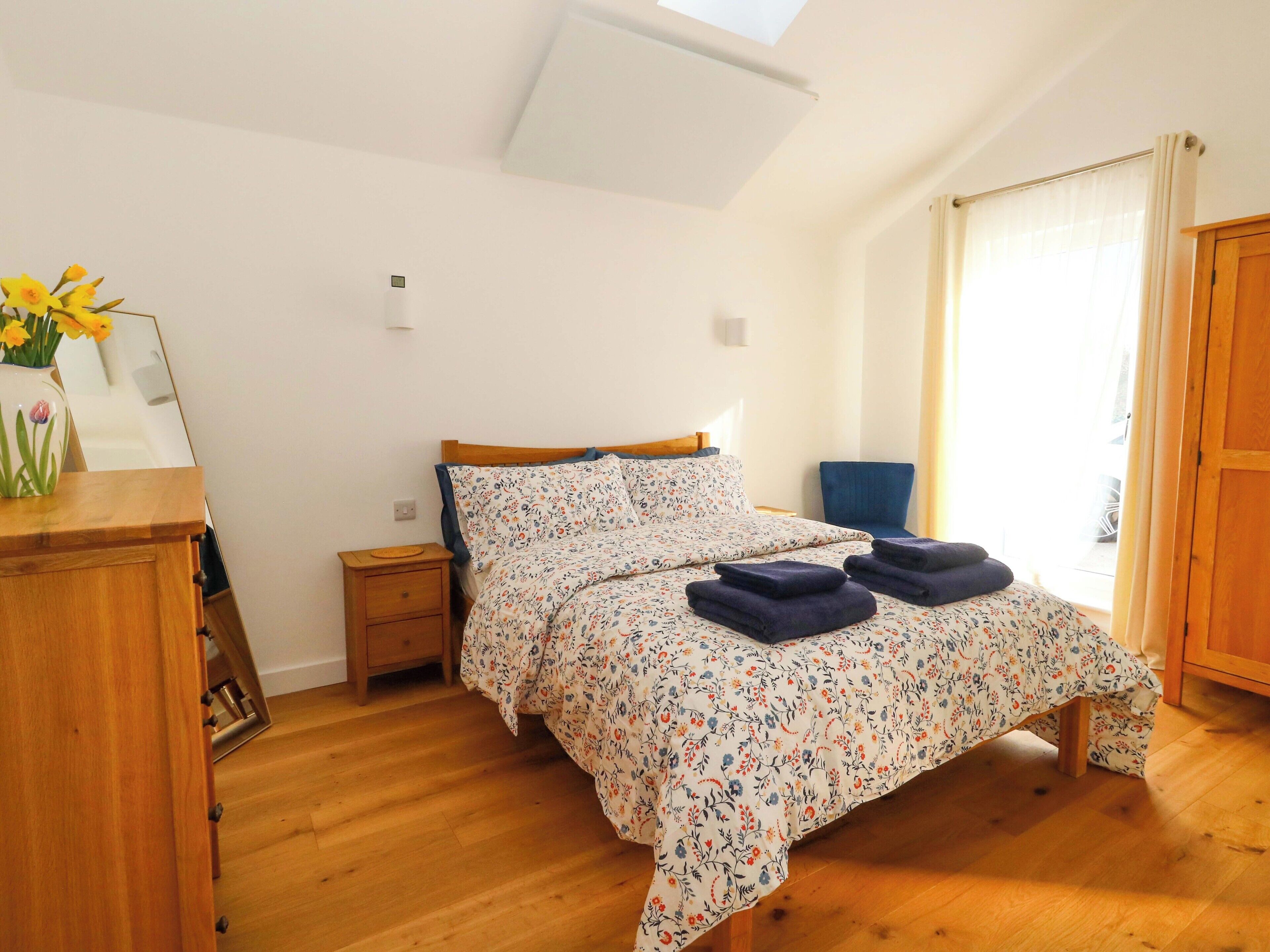 1 habitación, decoración personalizada y muebles diferentes 