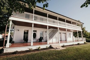 Exterior - B&B-River Views, Shawnee Getaway, Charlotte Room (Elizabethtown)