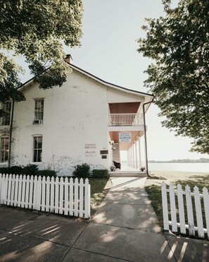 Exterior - B&B-River Views, Shawnee Getaway, Charlotte Room (Elizabethtown)