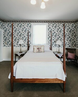 Room - B&B-River Views, Shawnee Getaway, Charlotte Room (Elizabethtown)