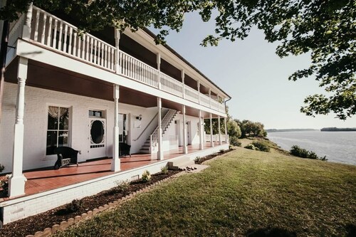 B&B-River Views, Shawnee Getaway, Charlotte Room