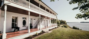 B&B-River Views, Shawnee Getaway, Charlotte Room