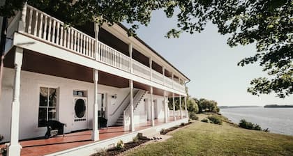 B&B-River Views, Shawnee Getaway, Elizabeth Room