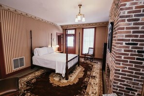 1 bedroom, iron/ironing board, WiFi, bed sheets - B&B-River Views, Shawnee Getaway, Elizabeth Room (Elizabethtown)