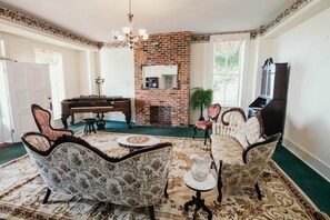 Living area - B&B-River Views, Shawnee Getaway, Mammy Rose (Elizabethtown)