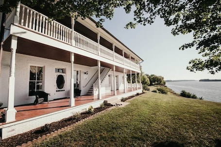 Exterior. B&B-River Views, Shawnee Getaway, Mammy Rose