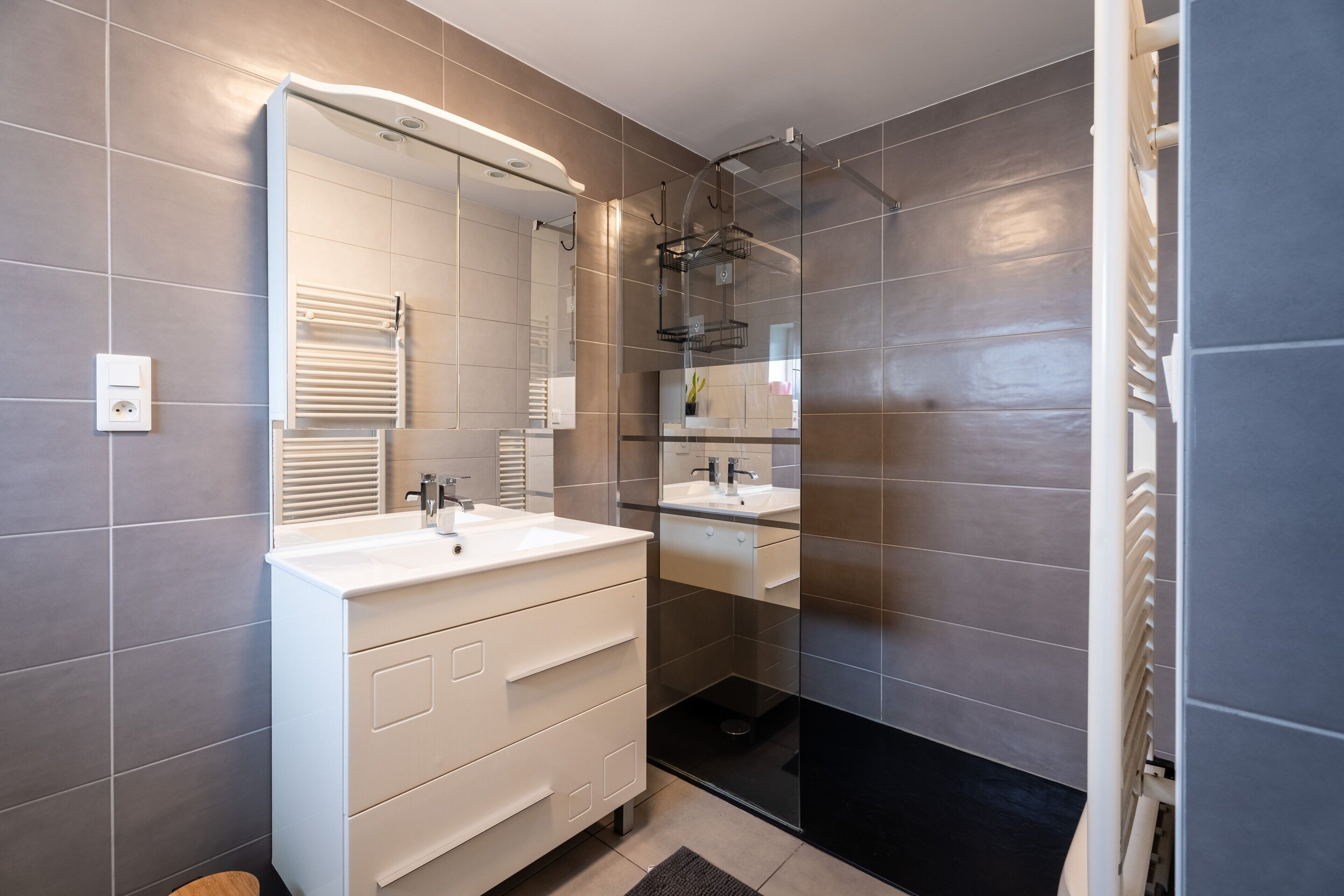 Douche, serviettes fournies