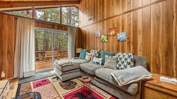 Hus, terrasse, fjellutsikt | Oppholdsområde