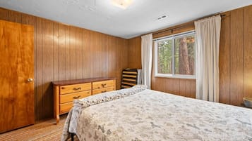 Hus, terrasse, fjellutsikt