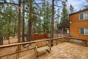 Terrace/patio - Mama Bear's Cozy Cabin (Big Bear)
