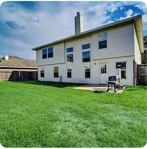 Exterior - Luxury 6-bedroom house with AC in charming Katy (Katy)