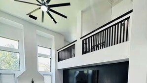 Interior - Luxury 6-bedroom house with AC in charming Katy (Katy)
