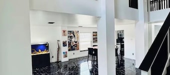 Luxury 6-bedroom house with AC in charming Katy