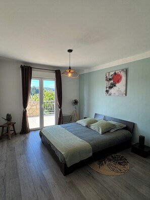 6 bedrooms, iron/ironing board, WiFi, bed sheets - Beautiful villa of 245 m2, private pool, 6 air-conditioned bedrooms, many games (Sauzet)