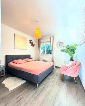 6 habitaciones, tabla de planchar con plancha, wifi y ropa de cama 
