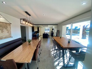 Dining - Beautiful villa of 245 m2, private pool, 6 air-conditioned bedrooms, many games (Sauzet)
