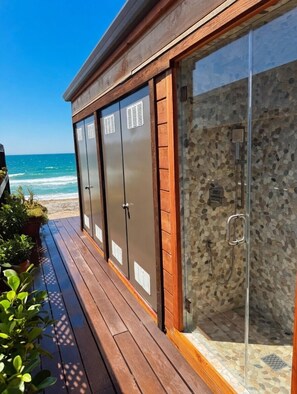 Property grounds - Luxury 5 Bedroom 4 bath Oceanfront Retreat Rio Del Mar Beach (Aptos)