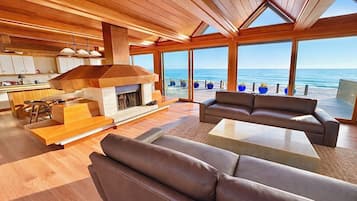 Smart TV, fireplace, books, stereo