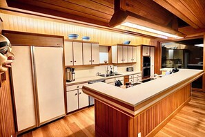 Private kitchen - Luxury 5 Bedroom 4 bath Oceanfront Retreat Rio Del Mar Beach (Aptos)