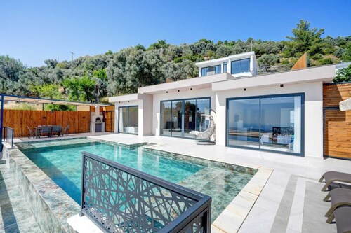 Sea view villa in Kaş Kalkan, suitable for 6 people.