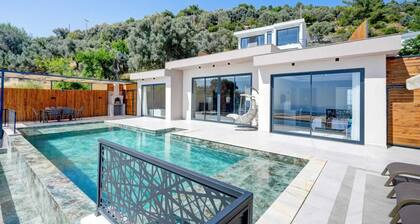 Sea view villa in Kaş Kalkan, suitable for 6 people.