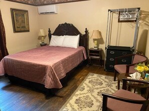 room 3 - Colonial Charm Inn  (Charlottetown)