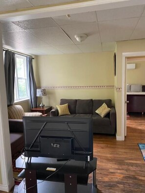 back apartment | Interior - Colonial Charm Inn  (Charlottetown)