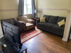 back apartment | Living area - Colonial Charm Inn  (Charlottetown)