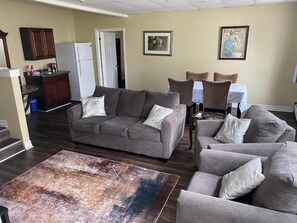 front apartment | Living area - Colonial Charm Inn  (Charlottetown)