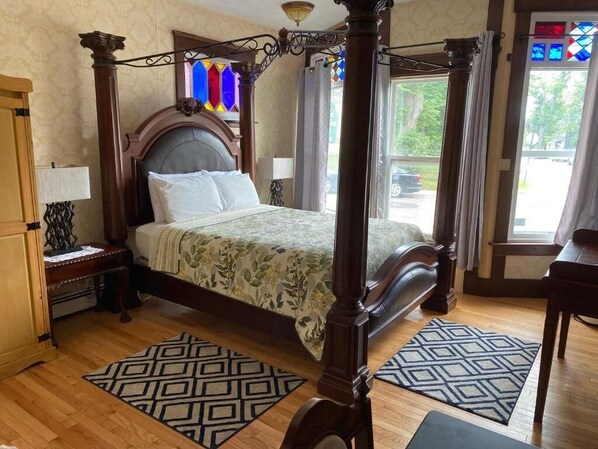 room 7 - Colonial Charm Inn  (Charlottetown)