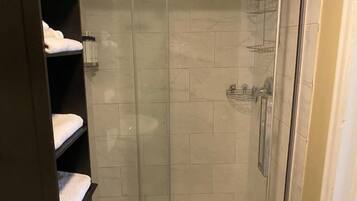 Appartement familial, 1 chambre, non-fumeur, cuisinette | Salle de bain