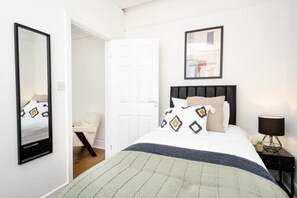 3 bedrooms, iron/ironing board, WiFi, bed sheets