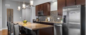 Private kitchen - Spacious 2 bedroom condo Ski in/Ski out+ Gondola and fireplace (Park City)