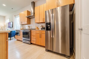 Private kitchen - Charming 4BR Getaway Two Suites + Great Layout (Charlotte)