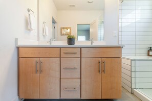 Shower, hair dryer, towels, soap - Charming 4BR Getaway Two Suites + Great Layout (Charlotte)