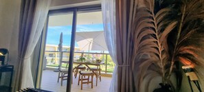 Interior - Charming and cosy apartment with terrace and pool view, 2 steps from the Marina (Albufeira)