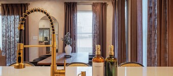 Renovated Spacious Home Near Downtown, Sleeps 10