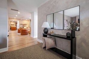 Interior - Renovated Spacious Home Near Downtown, Sleeps 10 (Richmond)