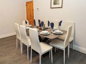 Cottage | Dining - Victoria Place (Accrington)