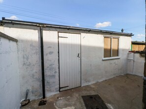 Cottage | Property grounds - Victoria Place (Accrington)