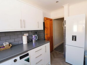 Cottage | Private kitchen | Cookware/dishes/utensils