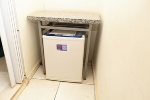 Twin Room | Interior - LAGOS HOTEL (Iporá)