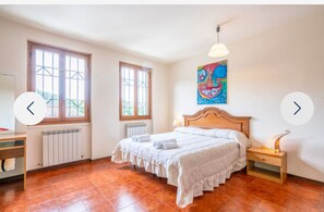 Room - Vrbo Property (Toscana)