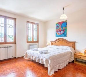 2 bedrooms, desk, free WiFi