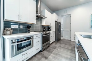 Private kitchen - 4 BR Parkside Retreat - close to Uptown! (Charlotte)