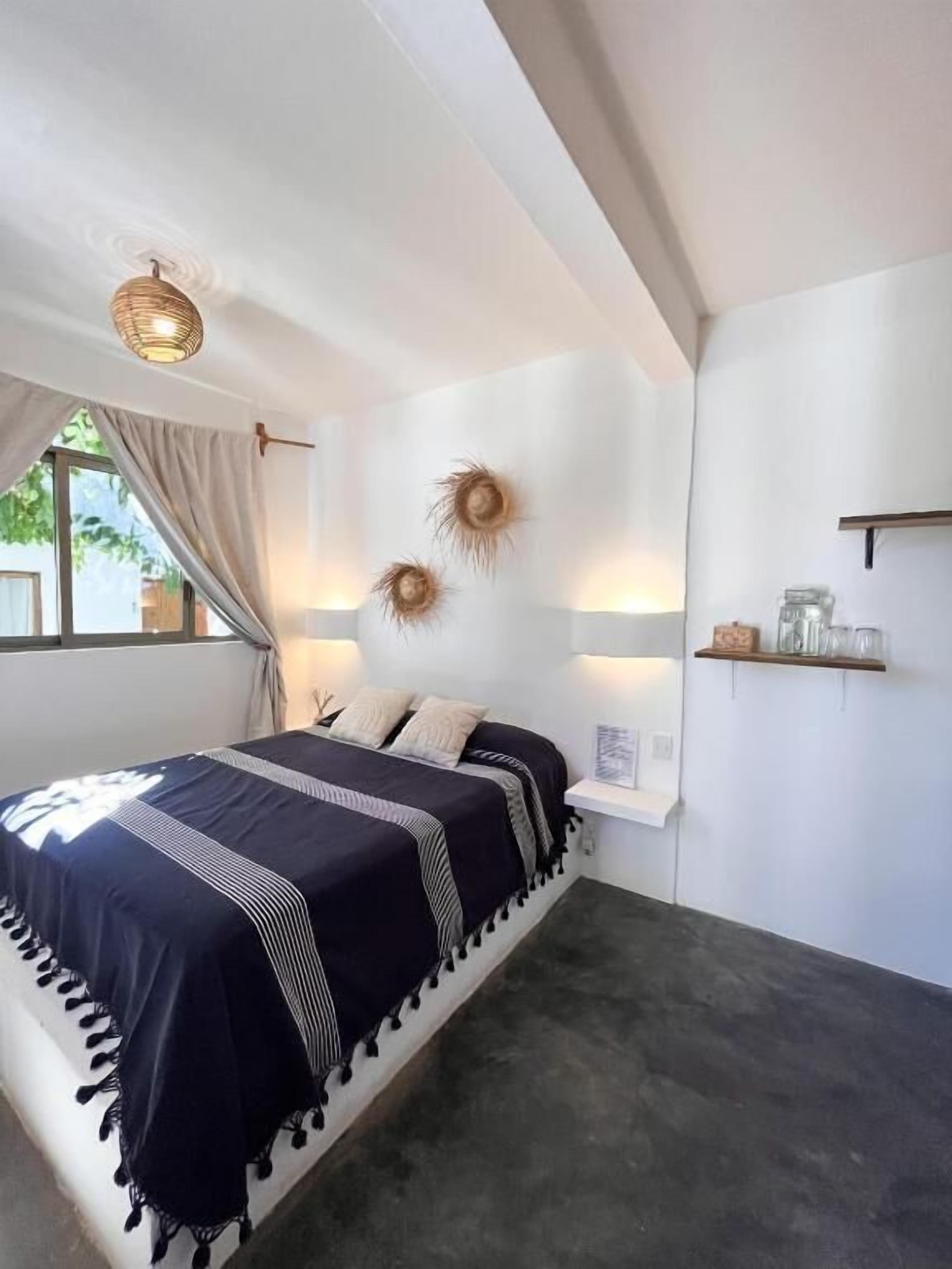 Vila Romantis, pemandangan kolam renang | Tirai kedap cahaya, setrika/meja setrika, dan Wi-Fi gratis