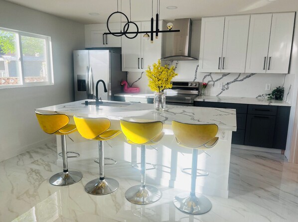 Fridge, microwave, oven, stovetop - Designer luxury villa near the Strip (Henderson)