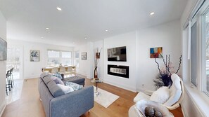 Living area - Sharon Manor outskirts of Toronto (East Gwillimbury)