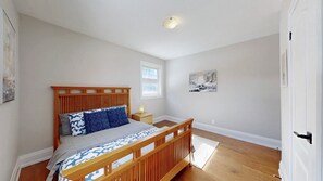 Room - Sharon Manor outskirts of Toronto (East Gwillimbury)