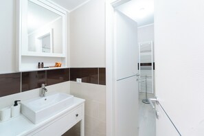 Bathroom - Vrbo Property (Sanremo)